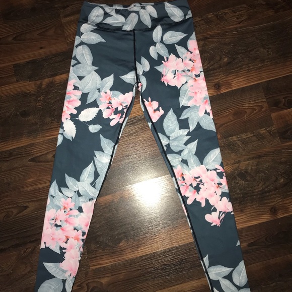 Pants - Floral print workout leggings!!!